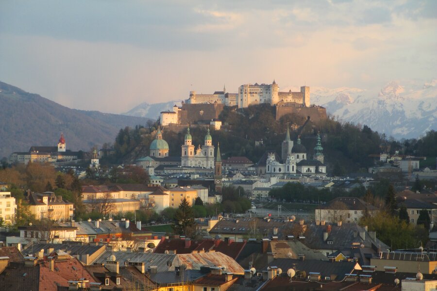 Blick auf Festung Hohensalzburg: 3-Zimmer Wohnung, Kurzzeitmiete & Wohnen auf Zeit für 1 bis 6 Monate in Salzburg