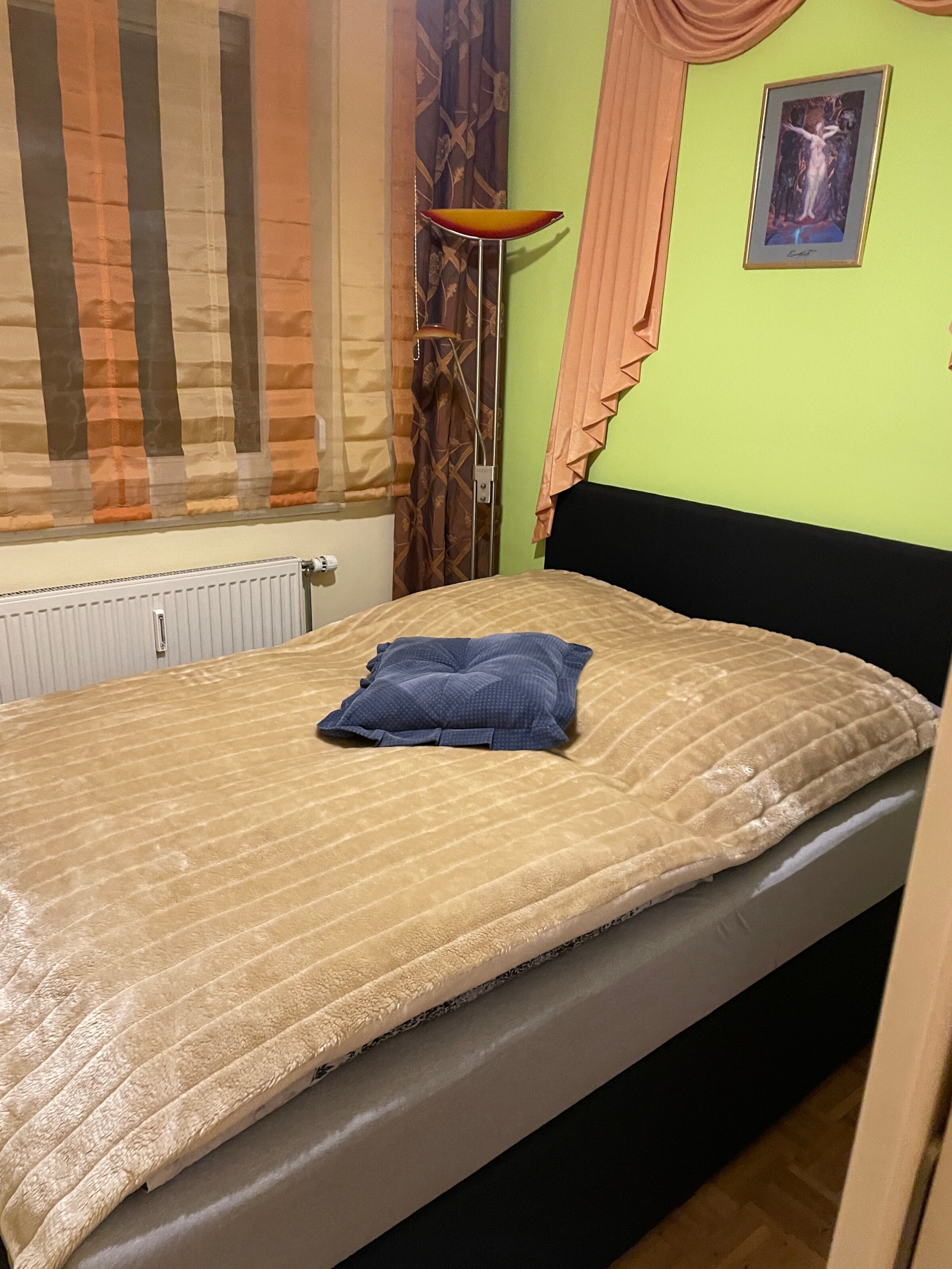das Schlafzimmer 