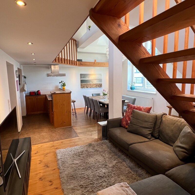 Bright 4-room apartment with open kitchen & wooden staircase – short-term rental & temporary housing for 1 to 6 months in Salzburg