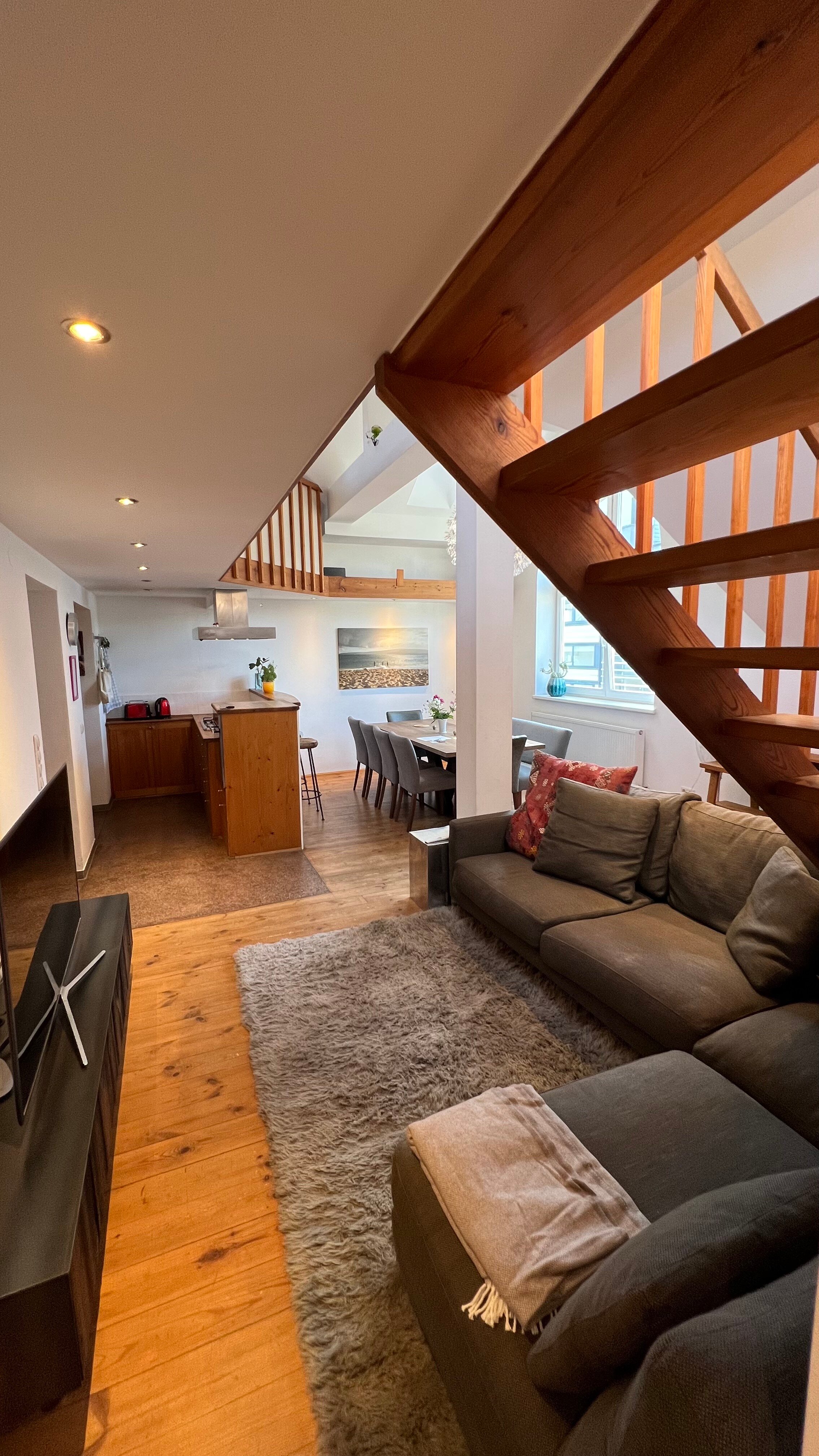 Bright 4-room apartment with open kitchen & wooden staircase – short-term rental & temporary housing for 1 to 6 months in Salzburg