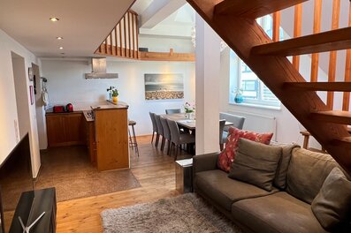 Bright 4-room apartment with open kitchen & wooden staircase – short-term rental & temporary housing for 1 to 6 months in Salzburg
