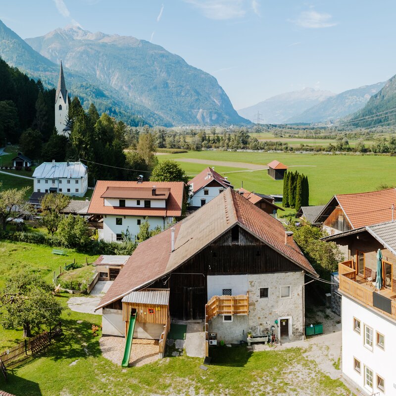 Large house with Alpine views & meadows – short-term rental & temporary housing for 1 to 6 months in Oberdrauburg