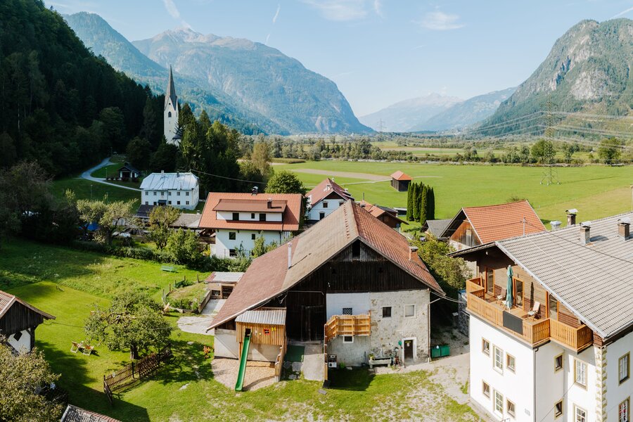 Large house with Alpine views & meadows – short-term rental & temporary housing for 1 to 6 months in Oberdrauburg