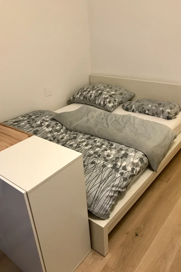 Das Bett ist 140x200 groß