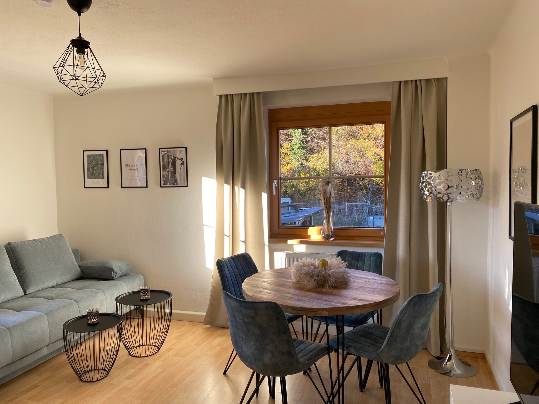  Cozy living-dining area