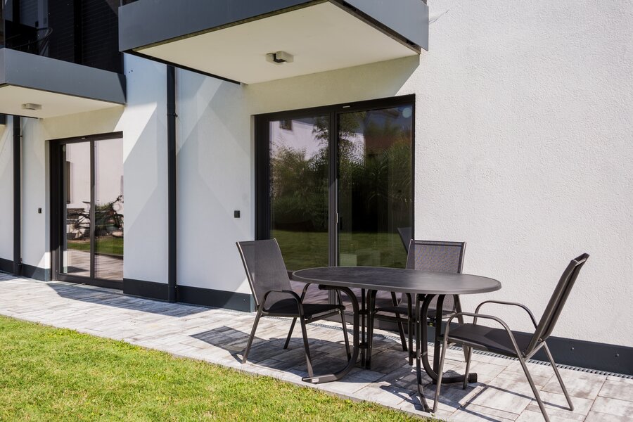 Dining table (terrace)