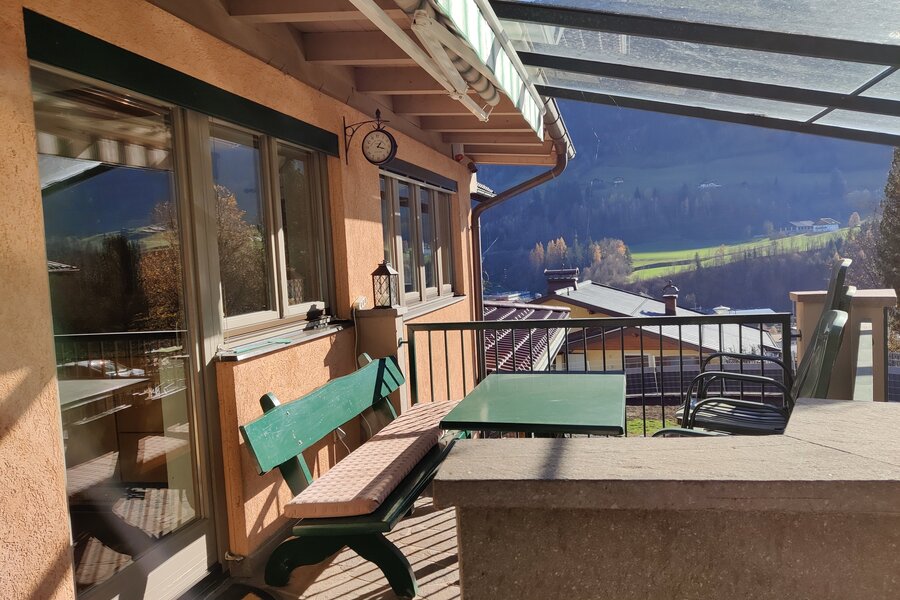 Sonnige Terrasse mit Bergpanorama: 2-Zimmer Apartment zur Kurzzeitmiete & Wohnen auf Zeit für 1 bis 6 Monate in Schwarzach