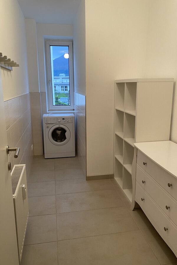 Storage room/washroom