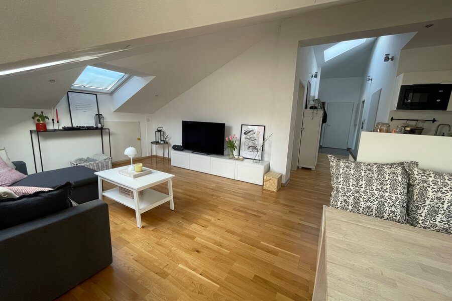 Wohn-/Essbereich und Küche 