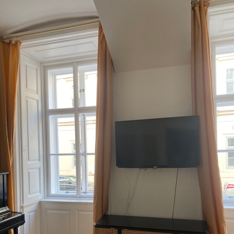 Helle Räume mit Klavier