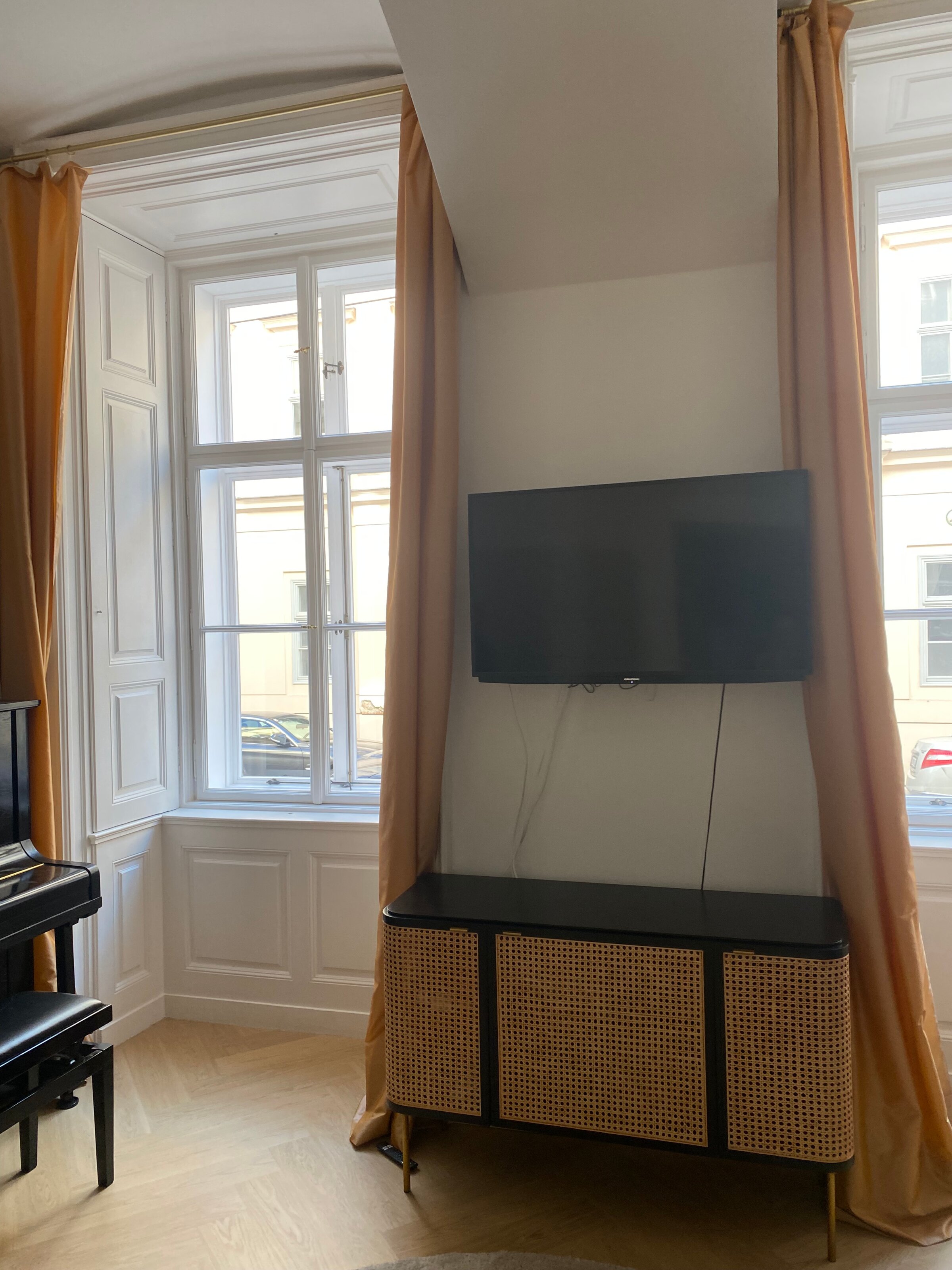 Helle Räume mit Klavier