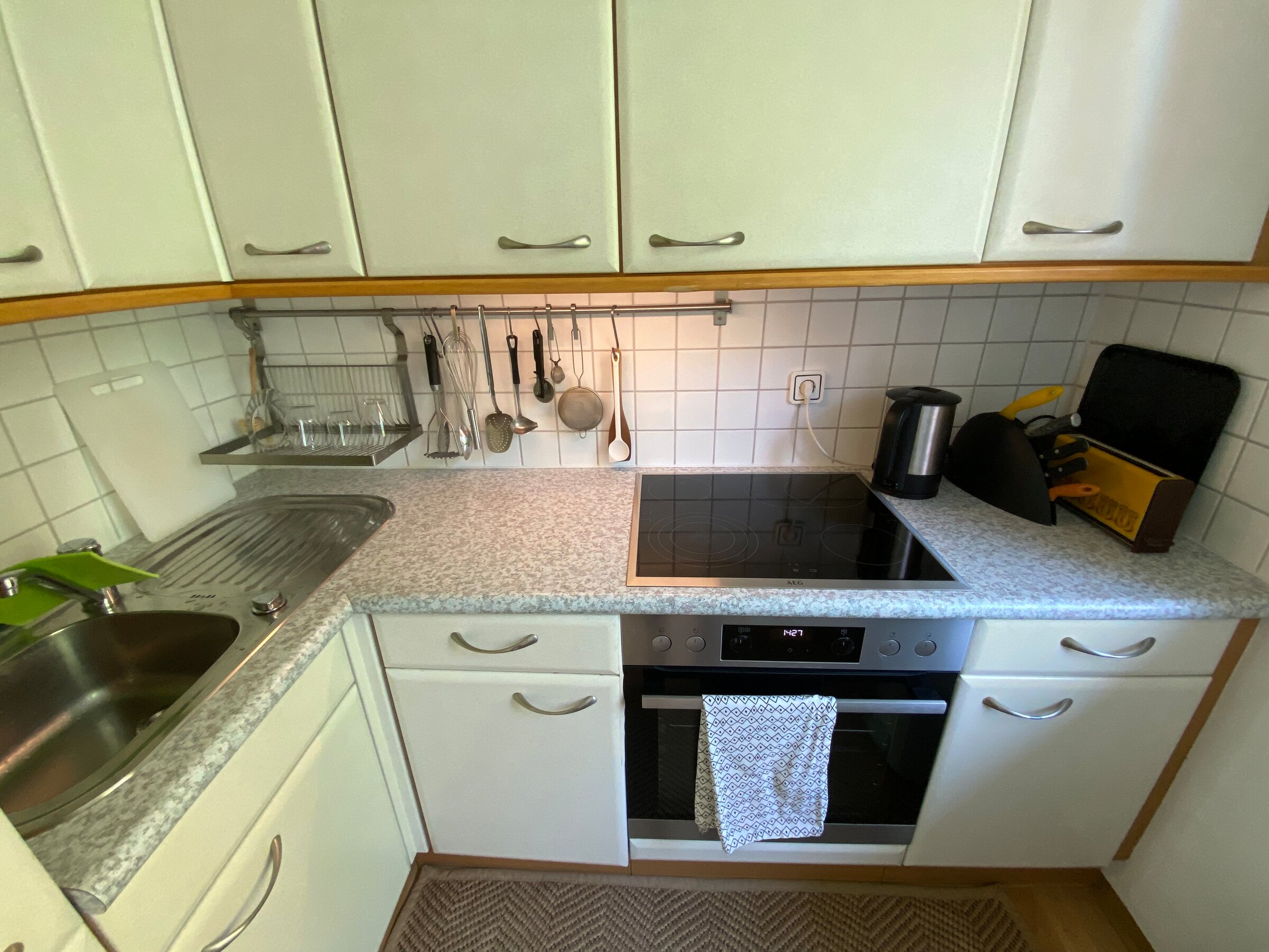 Voll ausgestattete Küche