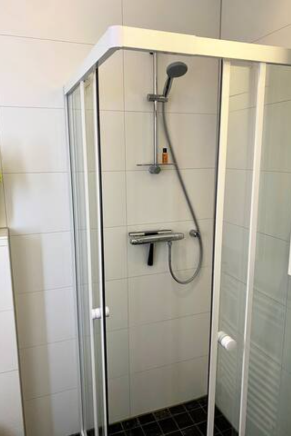 Dusche im Badezimmer