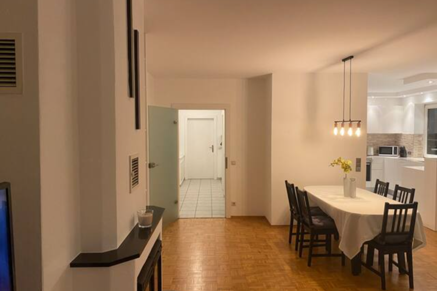 Wohnzimmer und Vorzimmer