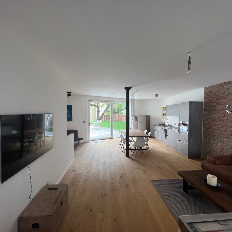 Wohn-Essbereich mit Ausgang zur Terrasse