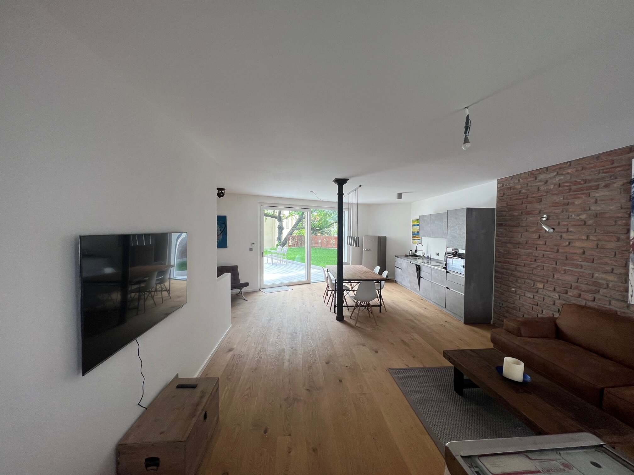 Wohn-Essbereich mit Ausgang zur Terrasse