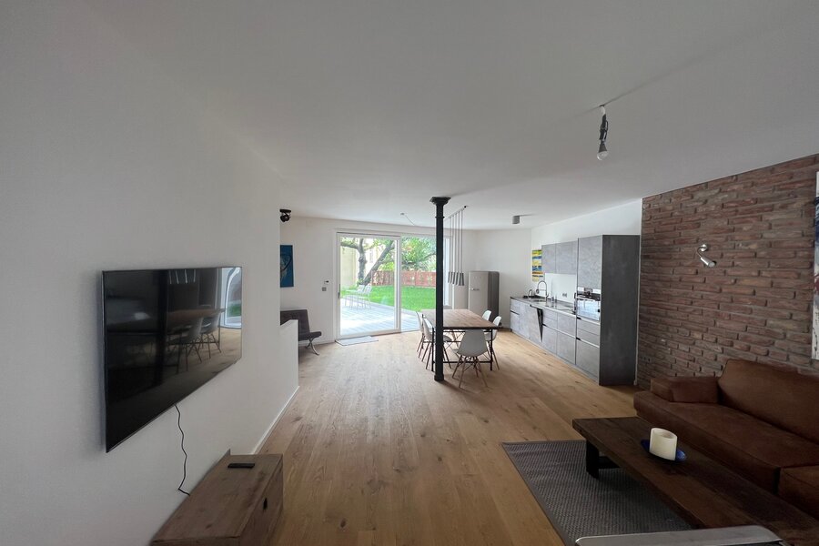 Wohn-Essbereich mit Ausgang zur Terrasse