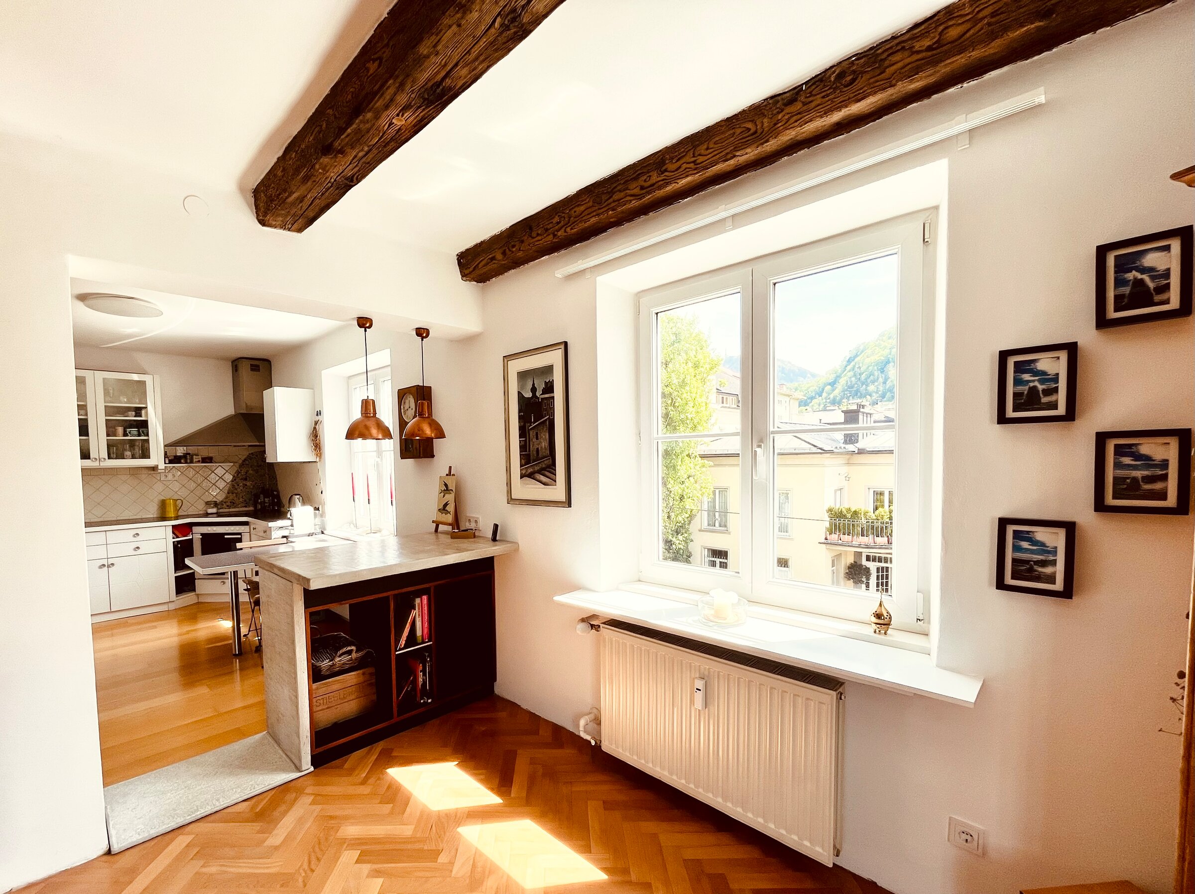 Bar & Kitchen 