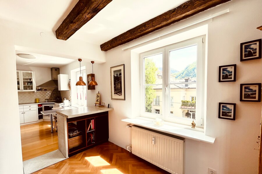 Bar & Kitchen 
