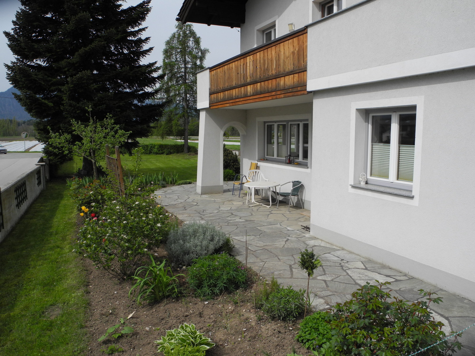 Sonnige Erdgeschoßwohnung mit großem Garten und Garage in Wals bei