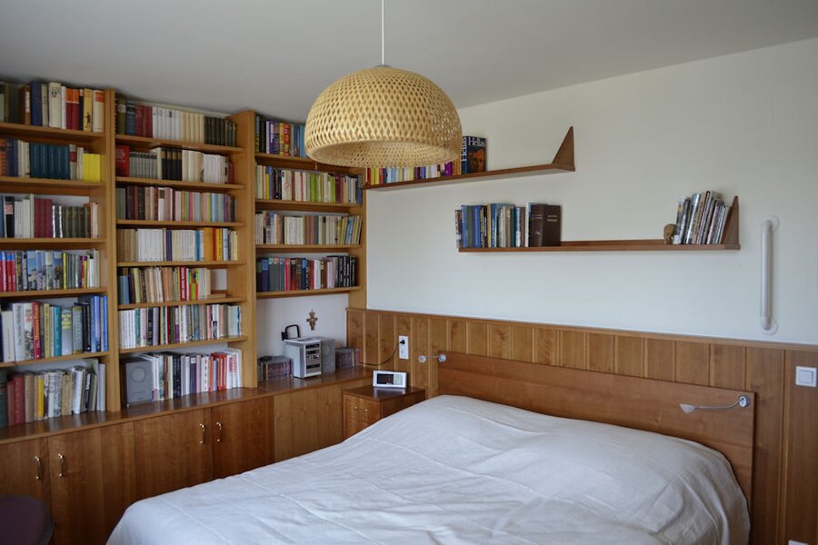 Im Regal befinden sich keine Bücher | © Werner Ertl