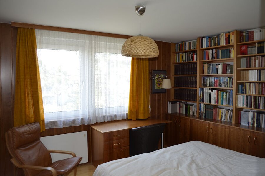 Im Regal befinden sich keine Bücher | © Werner Ertl