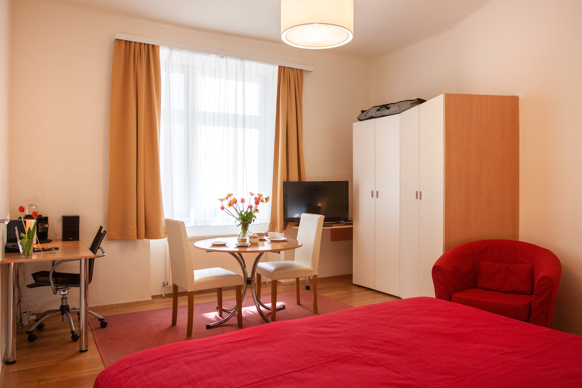Möbliertes 1-Zimmer Apartment mit Essbereich & Schreibtisch – Kurzzeitmiete Wien, Wohnen auf Zeit für 1 bis 6 Monate