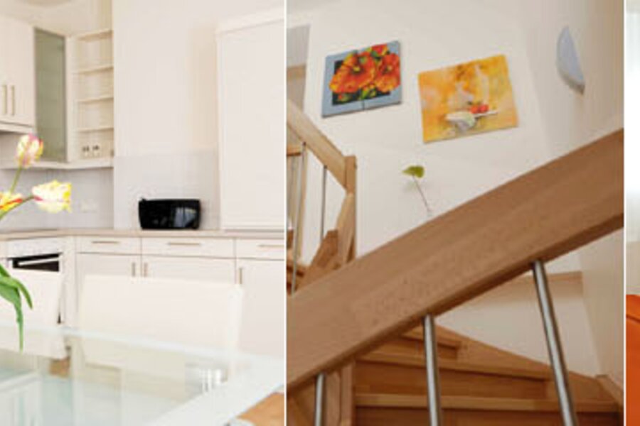 Wohnzimmer mit Schlafsofa, komplett ausgestattete K?che mit Esstisch, ger?umiges Schlafzimmer mit Doppelbett, extra Zimmer (Arbeits-, G?ste- oder Kinderzimmer) mit Doppelbettsofa,
extra Zimmer (Arbeits-, G?ste- oder Kinderzimmer) mit Einzelbett, Badezimmer mit Doppelwaschbecken, Dusche und Waschmaschine, private Terrasse, Klimaanlage - Dachgescho? Apartment