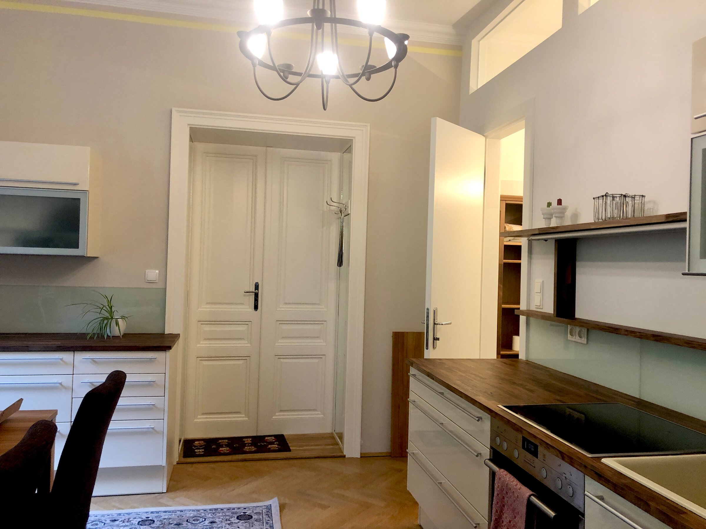 Wohnküche und Eingang in die Wohnung