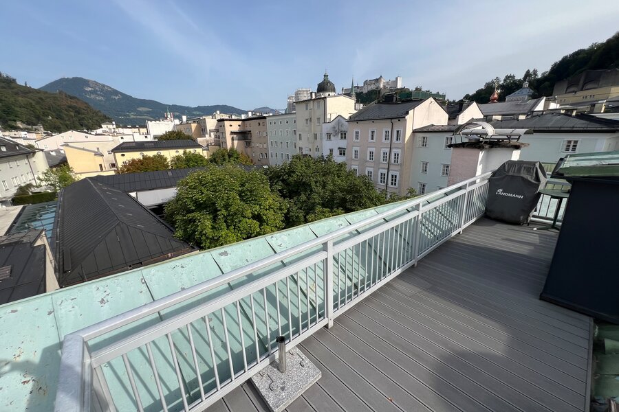 Rooftop terrace with fortress view: 3-room apartment for short-term rental & temporary housing for 1 to 6 months in Salzburg