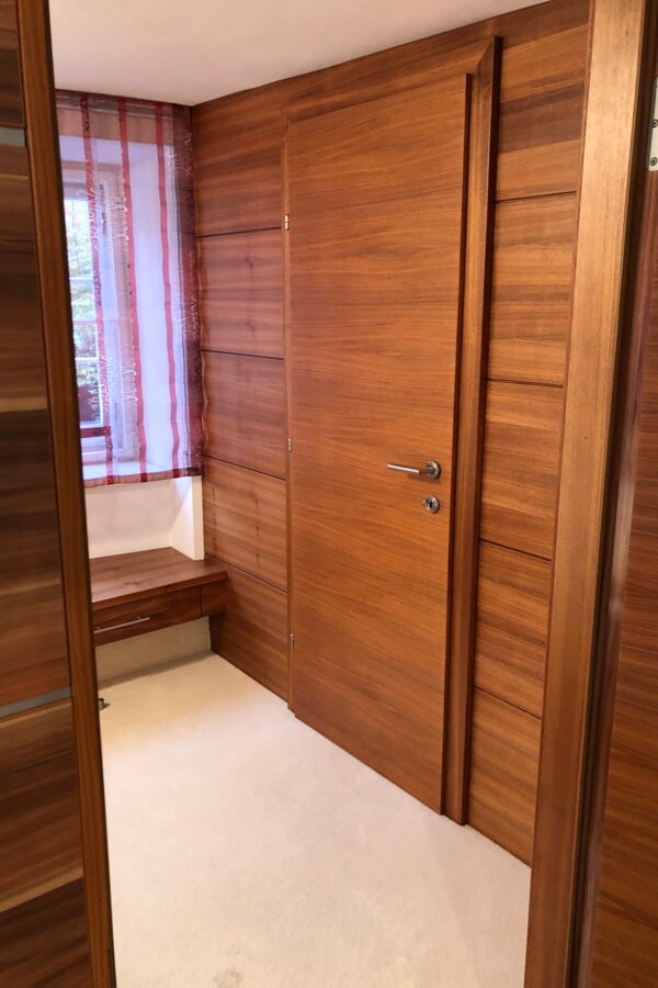 Sich von Wohnzimmer auf Wandschrank