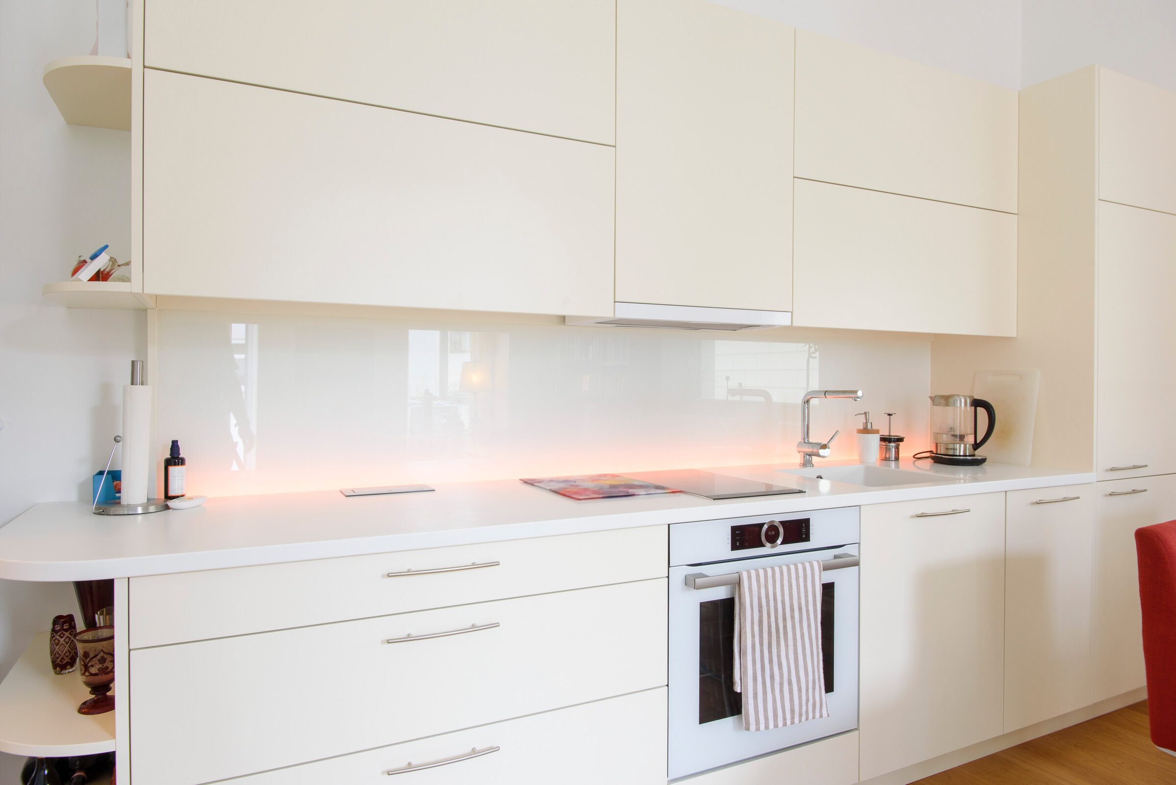 Herd hightech mit Dampfgarer integriert und Geschirrspüler