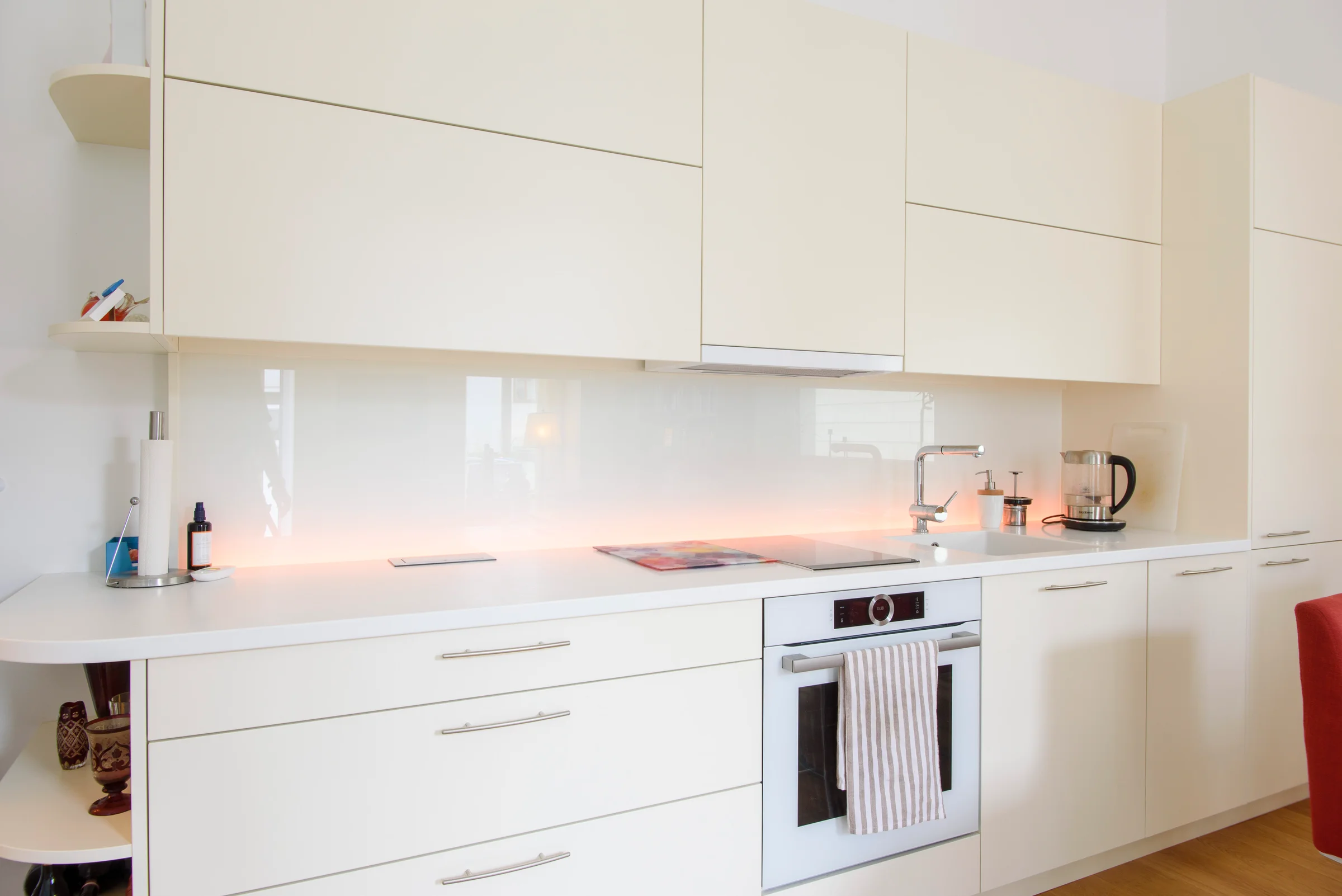 Herd hightech mit Dampfgarer integriert und Geschirrspüler