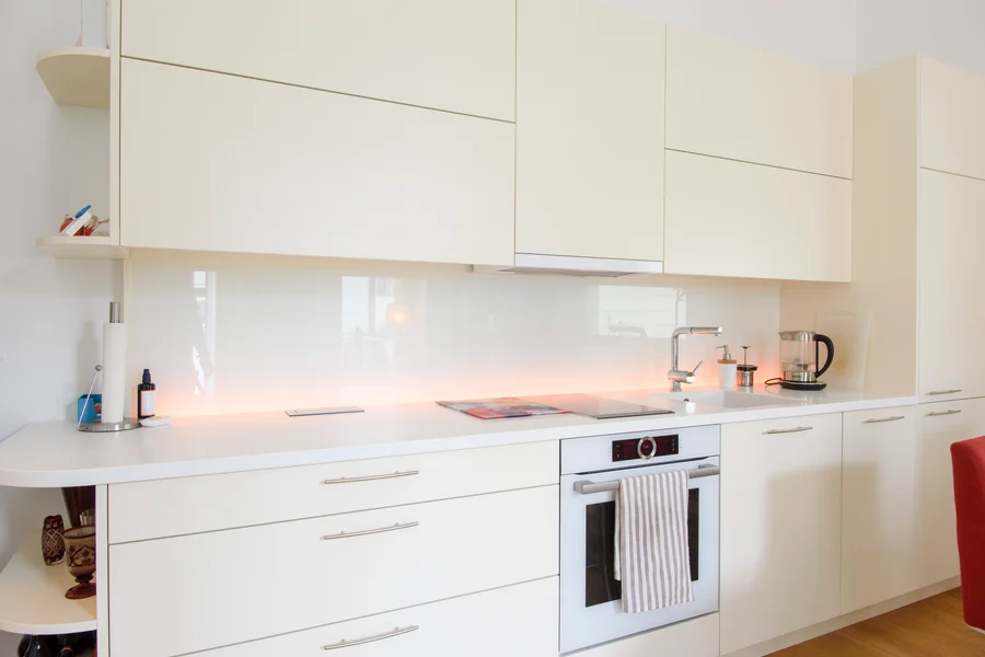 Herd hightech mit Dampfgarer integriert und Geschirrspüler