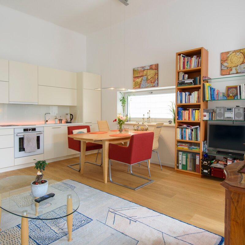 Bücher und Cs stehen zur Verfügung