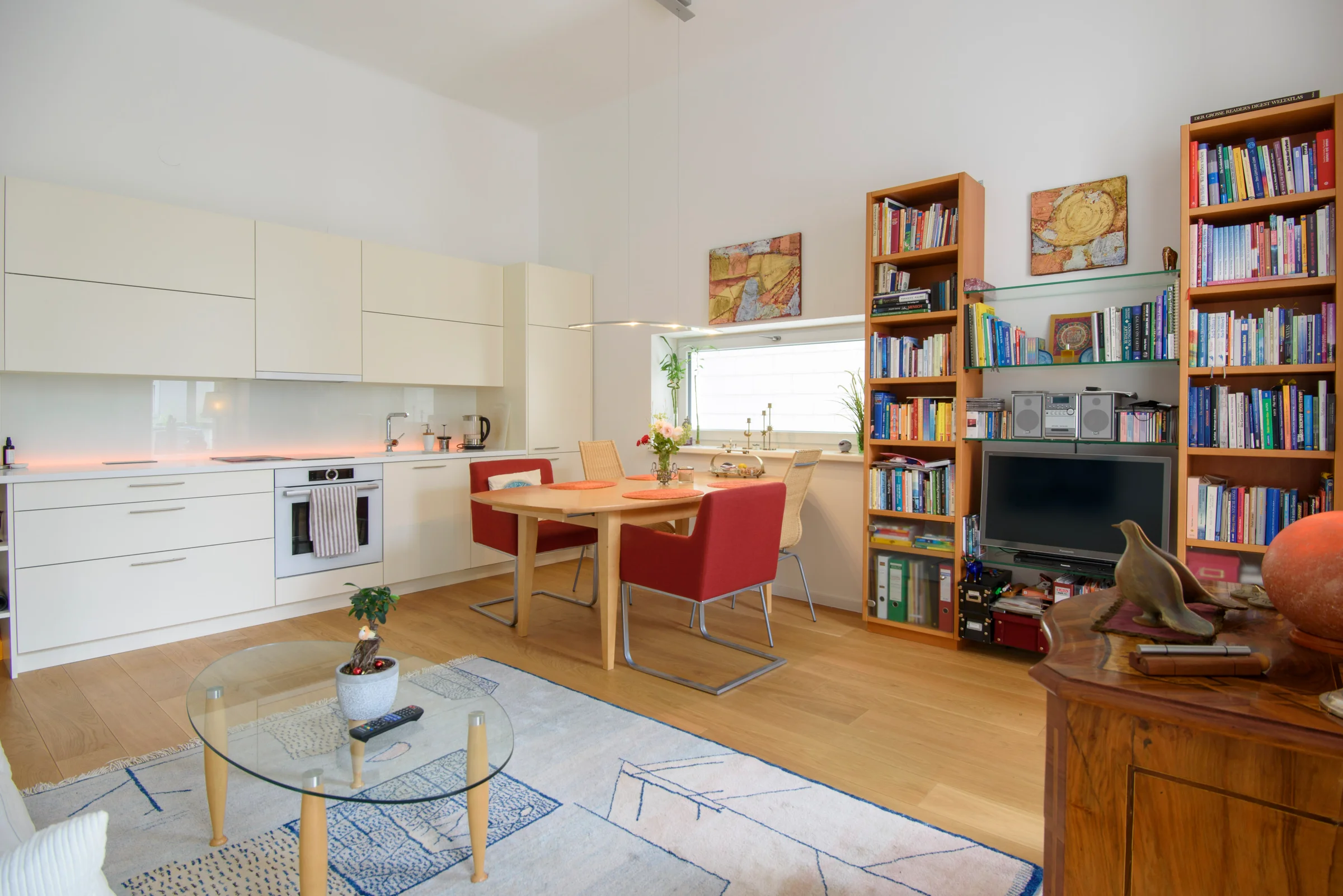 Bücher und Cs stehen zur Verfügung