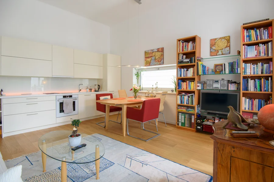 Bücher und Cs stehen zur Verfügung