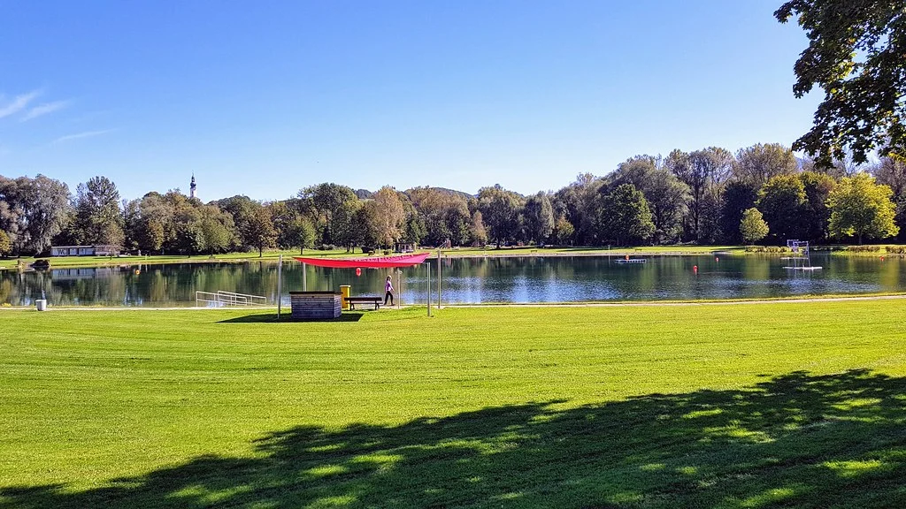 Swimming lake, 5min walking time