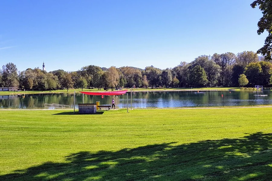 Swimming lake, 5min walking time