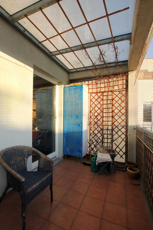 Blick in den Innenhof mit Biotop