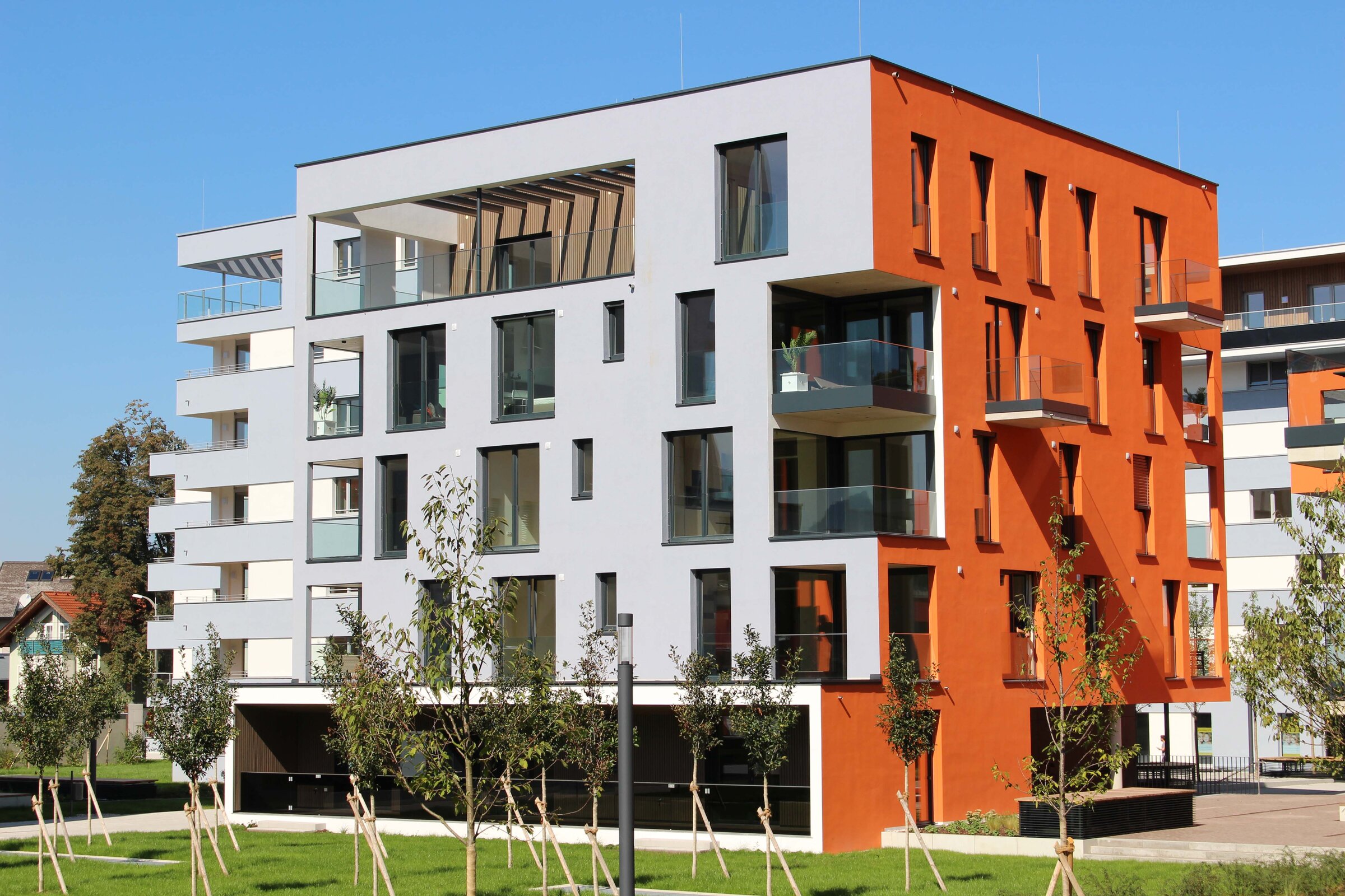 Hausblock in Anlage vor 5000qm Park | © Eva von Schilgen