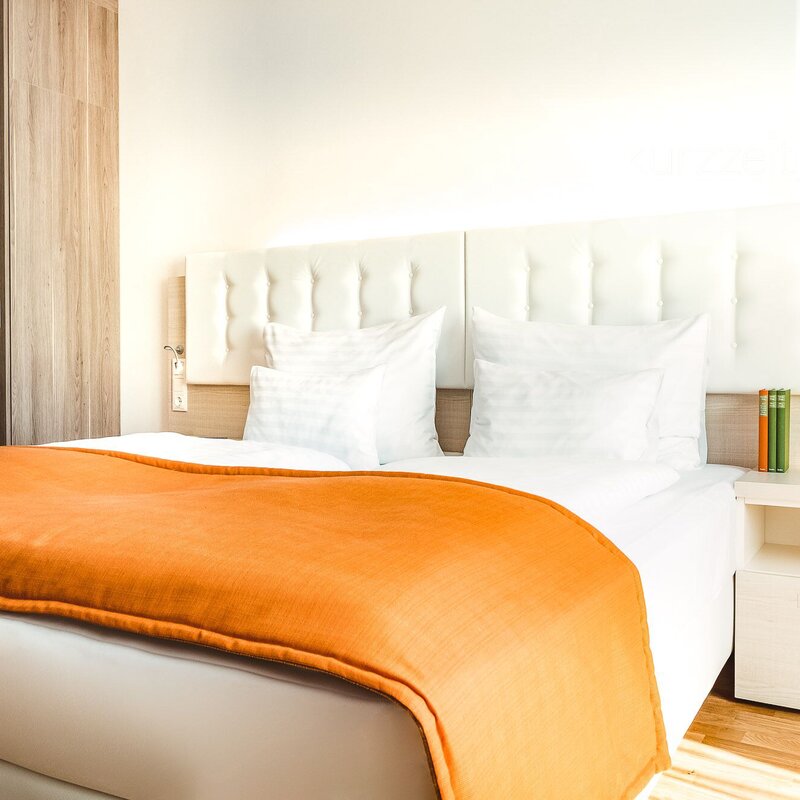 Bright bedroom with double bed & modern interior – 2-room apartment, short-term rental, temporary housing for 1 to 6 months, Vienna