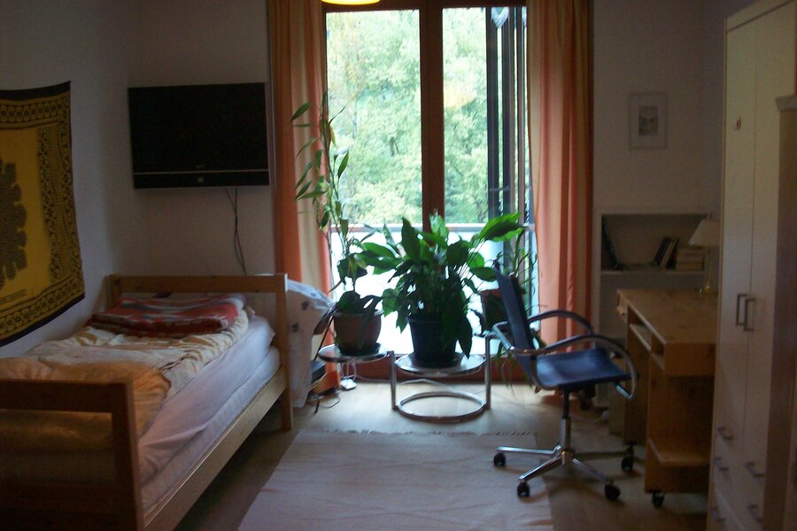 Furnished room with green view – 3-room apartment for short-term rental & temporary housing for 1 to 6 months in Innsbruck