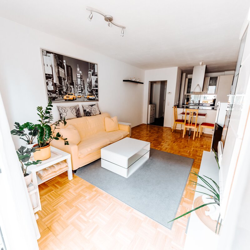 Bright living room with parquet & balcony – 2-room apartment for short-term rental in Salzburg, temporary housing for 1 to 6 months.