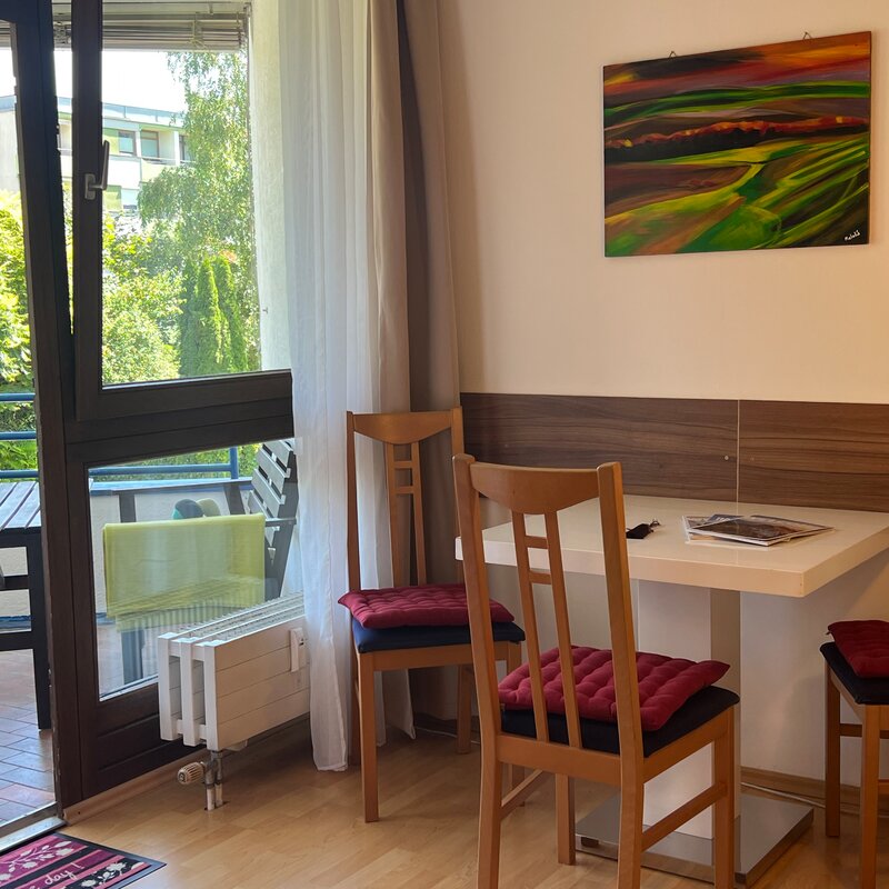 Bright 1-room apartment with balcony & dining area – short-term rental Innsbruck, temporary housing for 1 to 6 months | © Gerhard Seher
