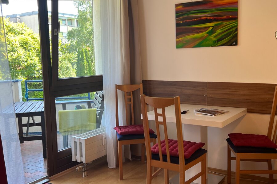 Bright 1-room apartment with balcony & dining area – short-term rental Innsbruck, temporary housing for 1 to 6 months | © Gerhard Seher