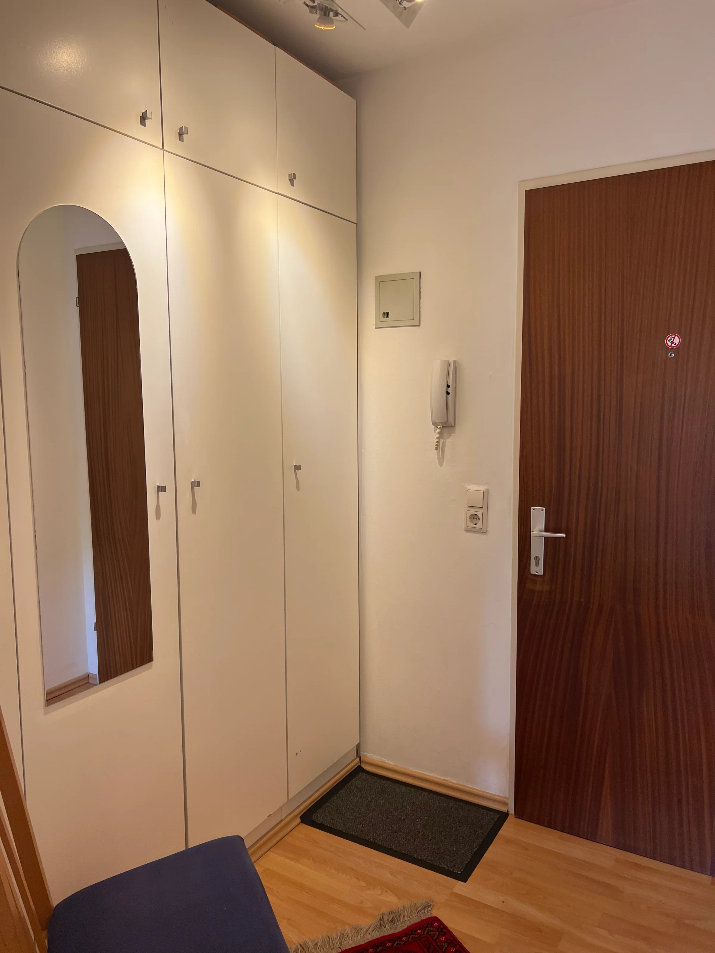 mit Kleiderschrank | © Gerhard Seher