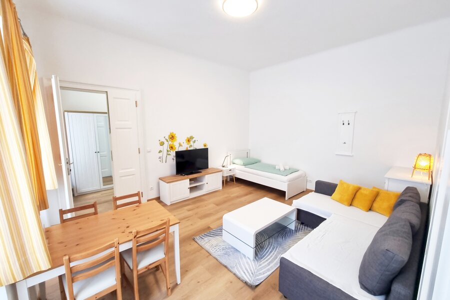 Helles 2-Zimmer Apartment mit Essbereich & Couch – Kurzzeitmiete Wien, Wohnen auf Zeit für 1 bis 6 Monate.