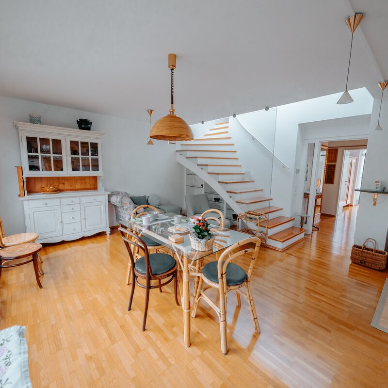 Bright open living & dining area – 3-room apartment, short-term rental & temporary housing for 1 to 6 months in Salzburg