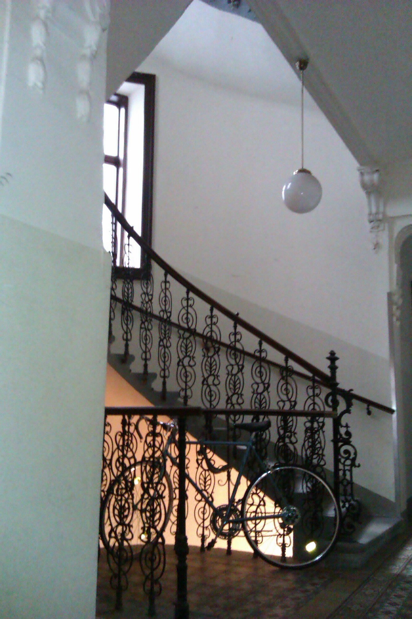 Stiegenhaus mit Lift